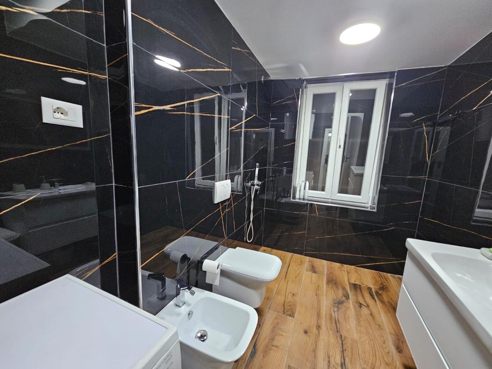 Elois Luxury Apartment Tiranë Ngoại thất bức ảnh